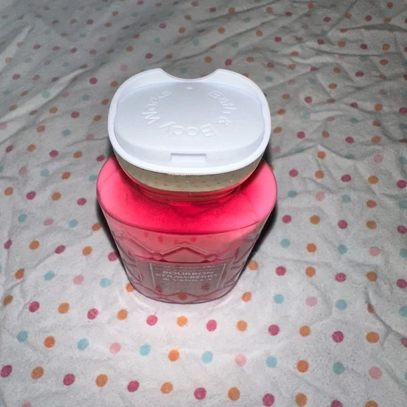 Bath & Body Works Bourbon Strawberry & Vanilla Body Lotion - Full Size - New - Picture 2 of 2